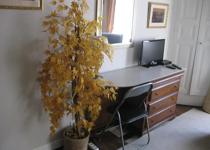 Le Petit Cochon D' Hotes